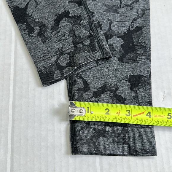 Gymshark Womens XLarge Black Crop Top and Camo Seamless Leggings Activewear - Picture 9 of 15